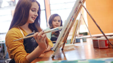 Art Class : Time to Get Creative Art Class : Time to Get Creative